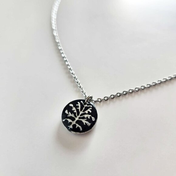 Gothic witch black and silver plant necklace with a small silver chain - Picture 5 of 9